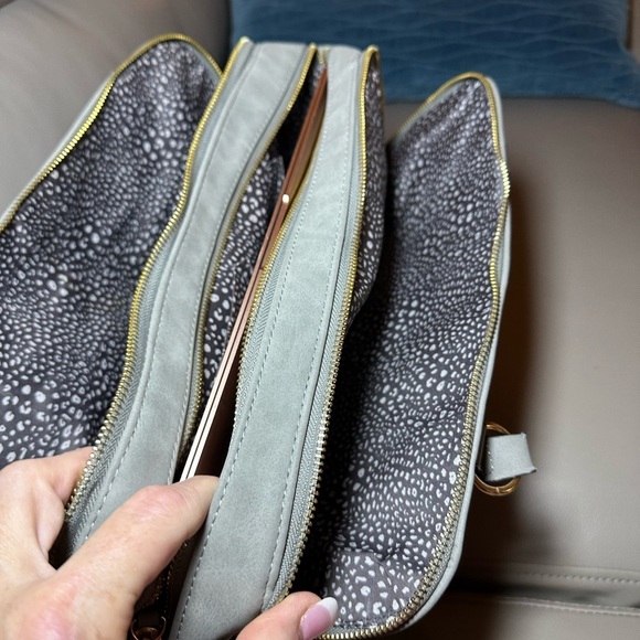 Gray Marbled Faux Leather Satchel with 8 Compartments - Gold Hardware - EUC - Picture 8 of 10